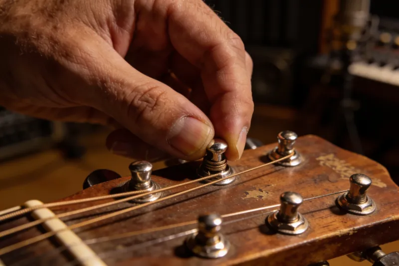 Gitaar stemmen met de stemmechanieken